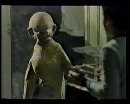 ... alien lands in Turkey in 1983 ...